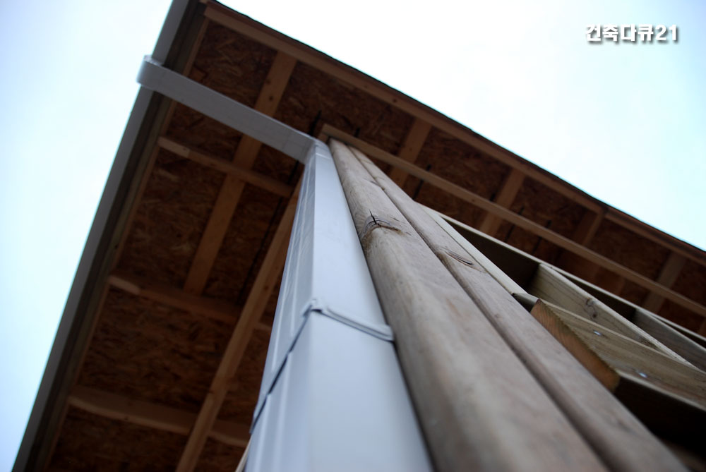 전원주택 정자 빗물받이 선홈통과 6x6 방부목 기둥 - 