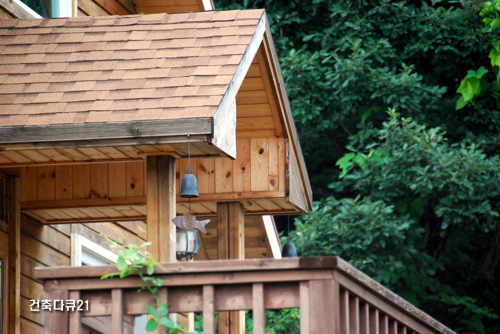 단양 조립식전원주택 현관지붕과 데크(Deck) - 