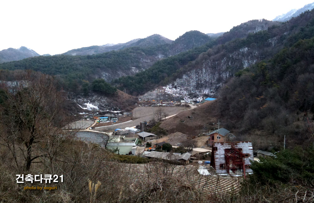 충북 단양 적성면 기동리 솔고개 마을 부감 2010년 3월 26일 